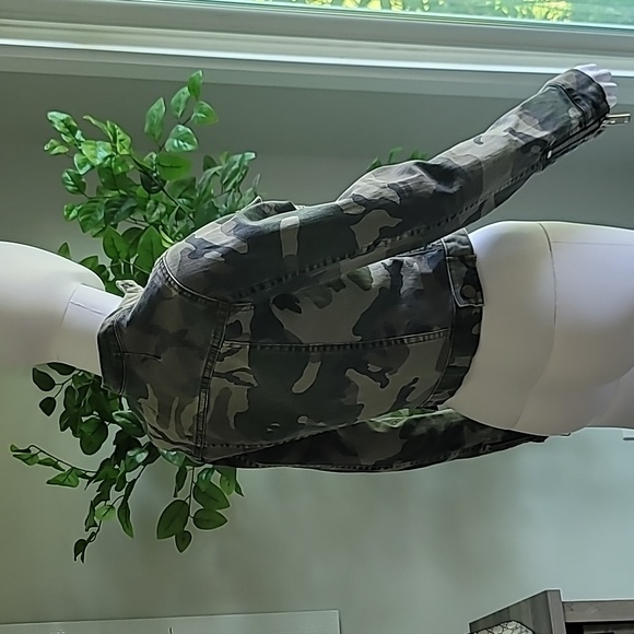 Camouflage Denim Jacket - Picture 6 of 7